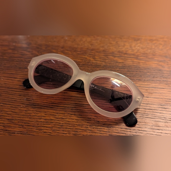 Vintage Versace Versus Sunglasses - Picture 4 of 6